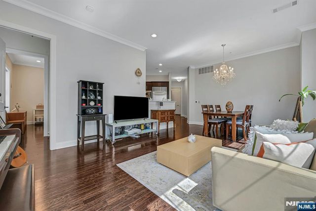 1112 The Plaza 1112, Tenafly, NJ 07670