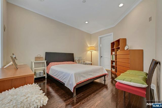 1112 The Plaza 1112, Tenafly, NJ 07670