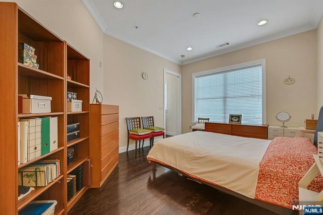 1112 The Plaza 1112, Tenafly, NJ 07670