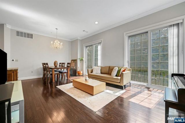 1112 The Plaza 1112, Tenafly, NJ 07670