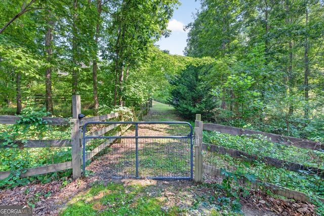 27 Hawks Farm Road, White, GA 30184
