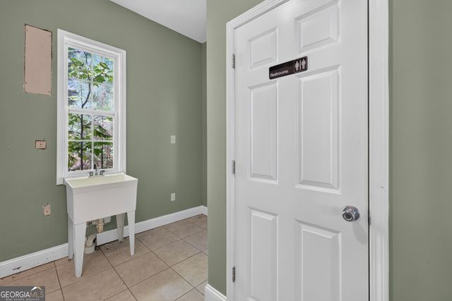 27 Hawks Farm Road, White, GA 30184