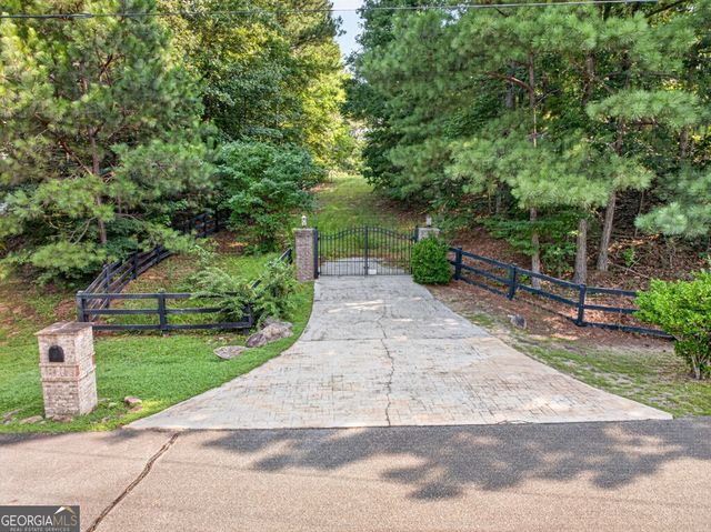 27 Hawks Farm Road, White, GA 30184