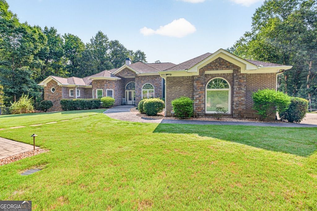 27 Hawks Farm Road, White, GA 30184