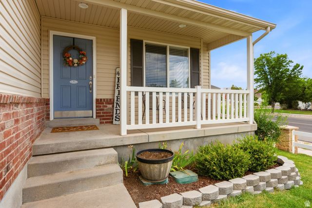 8534 S MAUL OAK DR, West Jordan, UT 84081