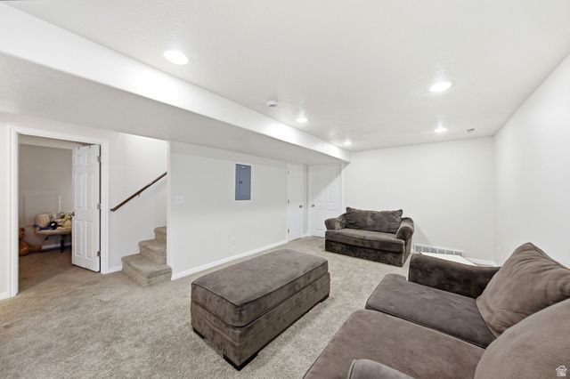 8534 S MAUL OAK DR, West Jordan, UT 84081