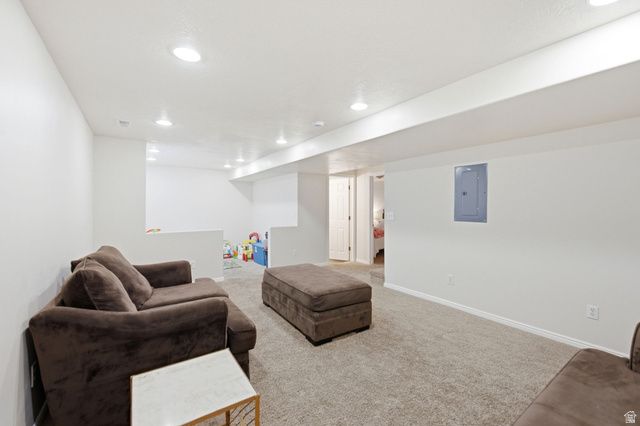 8534 S MAUL OAK DR, West Jordan, UT 84081
