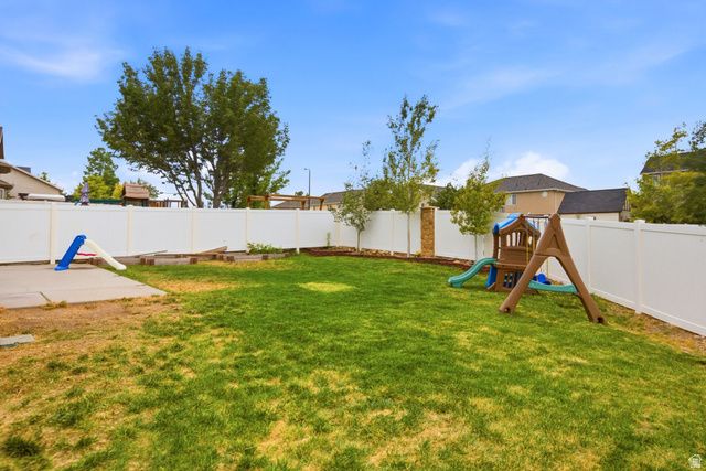8534 S MAUL OAK DR, West Jordan, UT 84081