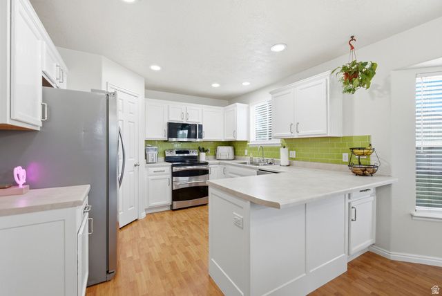 8534 S MAUL OAK DR, West Jordan, UT 84081