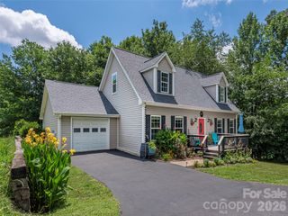 527 East Street, Candler, NC 28715