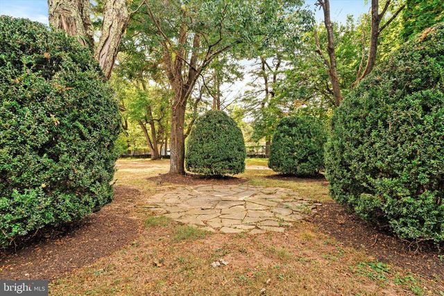 17 CHERRY BROOK DR, Princeton, NJ 08540