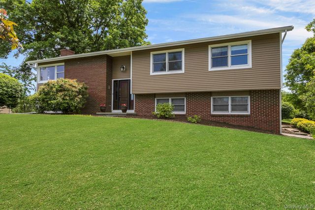 18 Hickory Drive, Campbell Hall, NY 10916