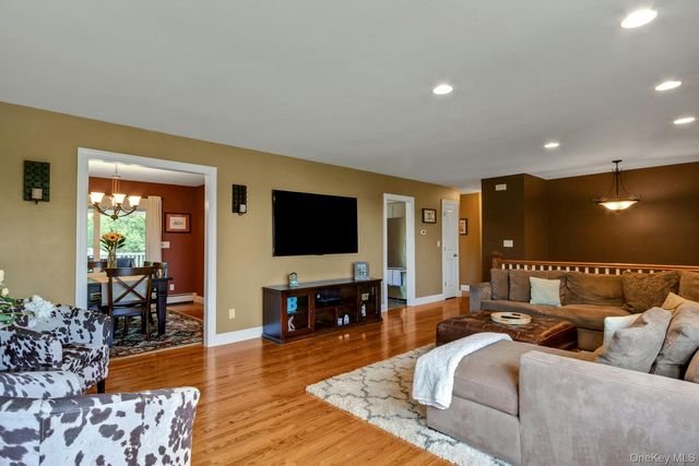 18 Hickory Drive, Campbell Hall, NY 10916