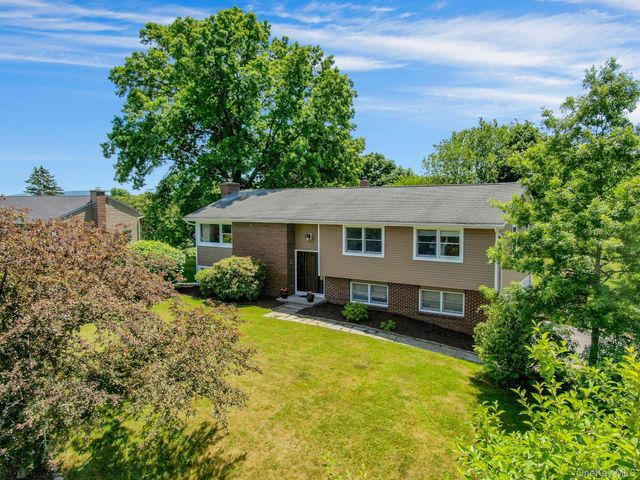 18 Hickory Drive, Campbell Hall, NY 10916