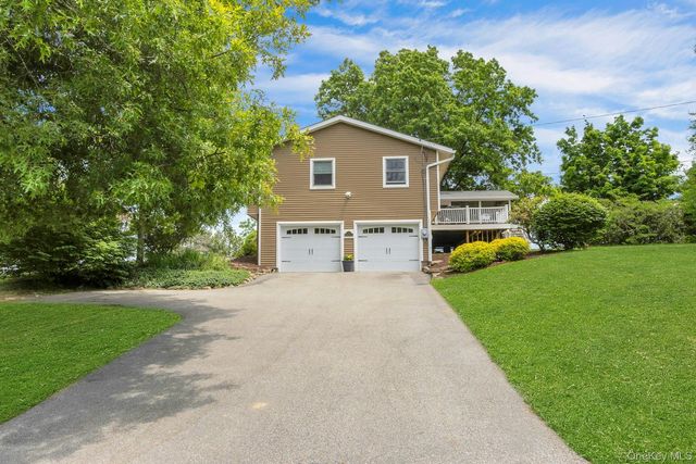 18 Hickory Drive, Campbell Hall, NY 10916