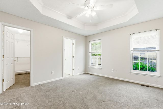 7217 Meadow Ridge Dr, Louisville, KY 40218