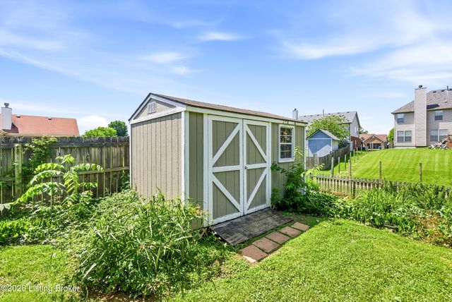 7217 Meadow Ridge Dr, Louisville, KY 40218