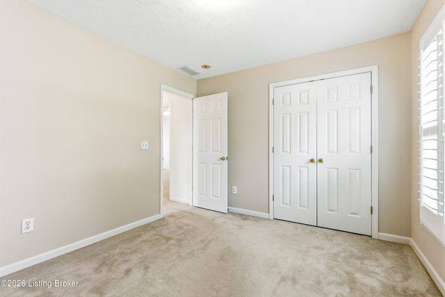 7217 Meadow Ridge Dr, Louisville, KY 40218