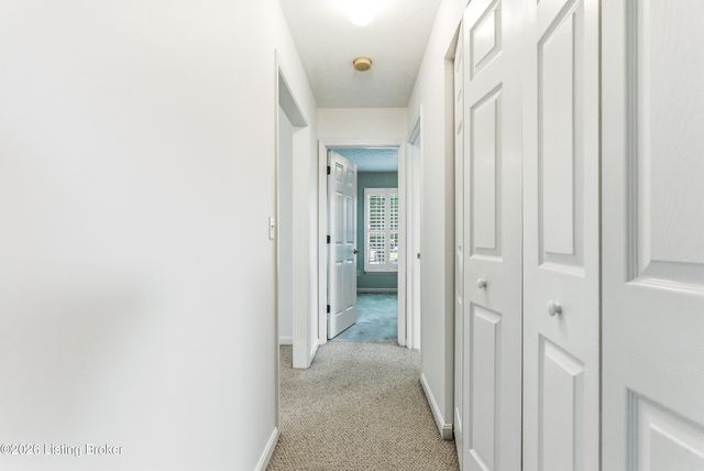 7217 Meadow Ridge Dr, Louisville, KY 40218