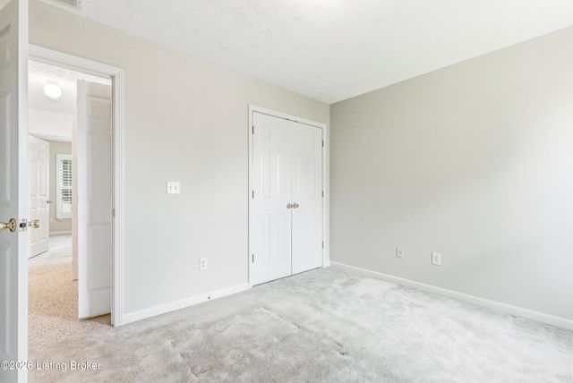 7217 Meadow Ridge Dr, Louisville, KY 40218
