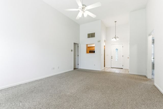 7217 Meadow Ridge Dr, Louisville, KY 40218