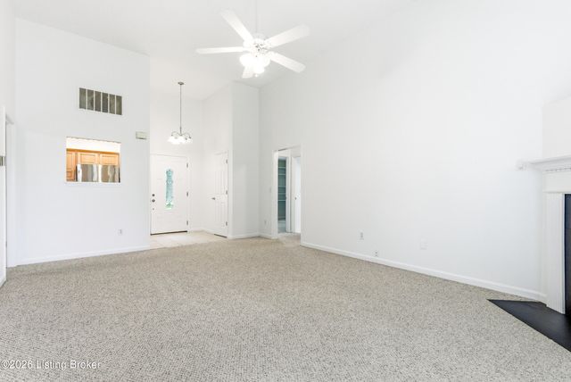 7217 Meadow Ridge Dr, Louisville, KY 40218