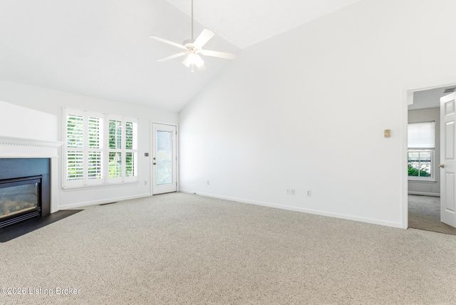 7217 Meadow Ridge Dr, Louisville, KY 40218