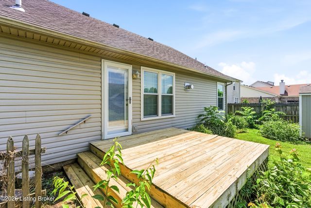 7217 Meadow Ridge Dr, Louisville, KY 40218