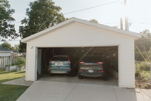 2401 Lamar Avenue, Wyoming, MI 49519