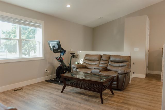 2401 Lamar Avenue, Wyoming, MI 49519