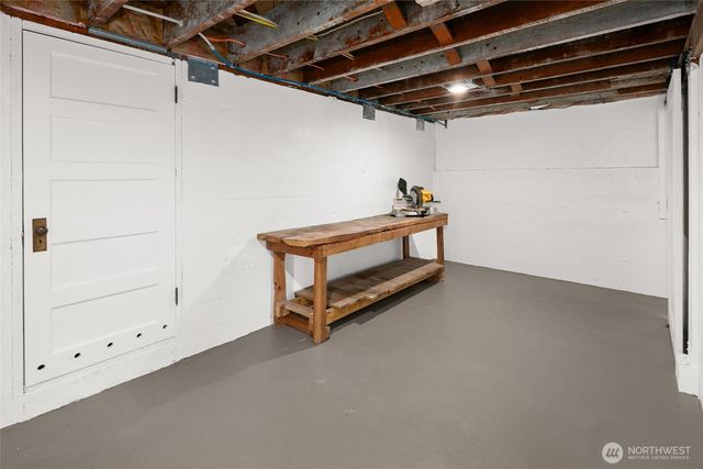 9219 5th Avenue NE, Seattle, WA 98115
