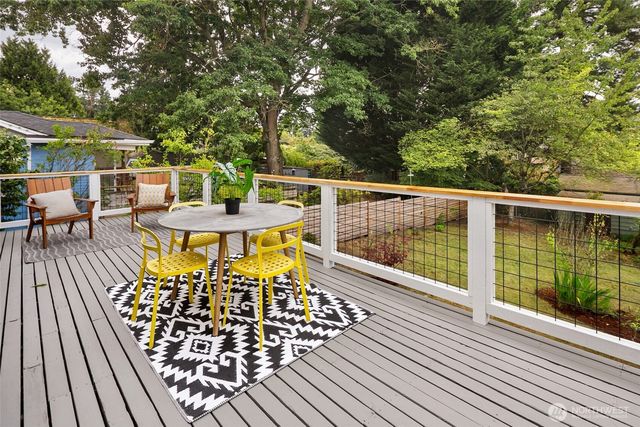 9219 5th Avenue NE, Seattle, WA 98115
