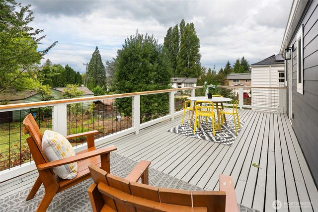 9219 5th Avenue NE, Seattle, WA 98115
