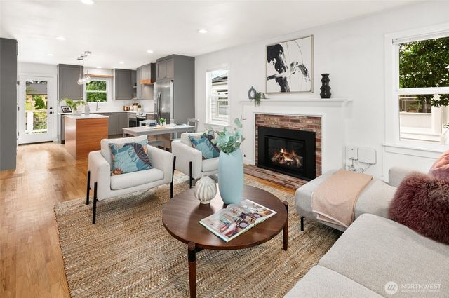 9219 5th Avenue NE, Seattle, WA 98115