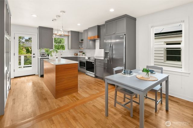 9219 5th Avenue NE, Seattle, WA 98115