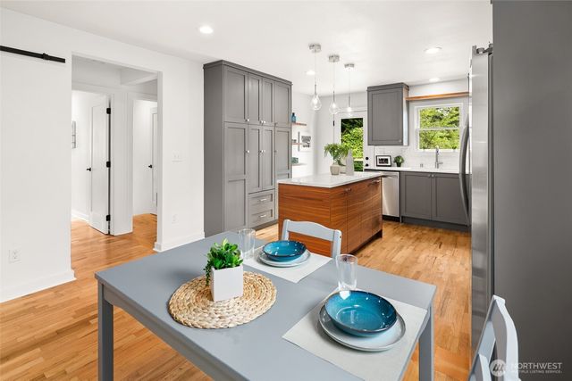 9219 5th Avenue NE, Seattle, WA 98115