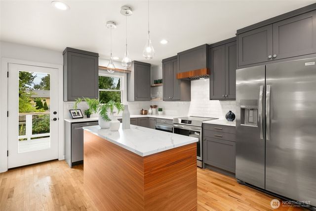 9219 5th Avenue NE, Seattle, WA 98115
