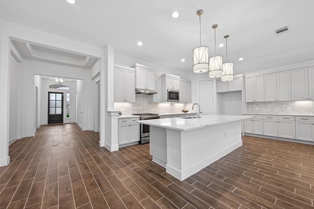 18338 Tiger Flowers Drive, Conroe, TX 77302