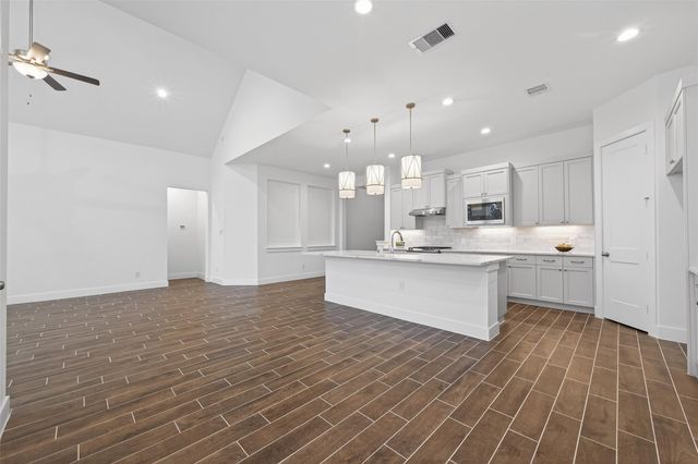 18338 Tiger Flowers Drive, Conroe, TX 77302