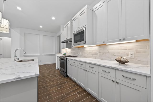 18338 Tiger Flowers Drive, Conroe, TX 77302