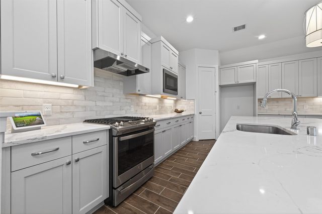 18338 Tiger Flowers Drive, Conroe, TX 77302