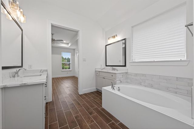 18338 Tiger Flowers Drive, Conroe, TX 77302