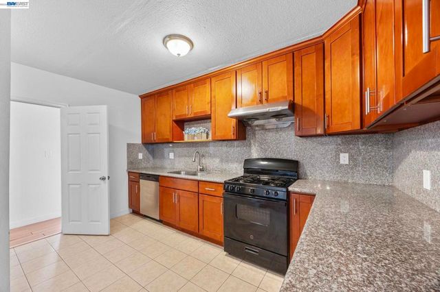 1828 Rosedale Ave, Oakland, CA 94601