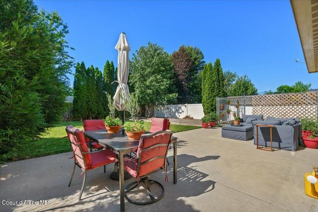 2624 W Sorbonne Dr, Coeur D'alene, ID 83815