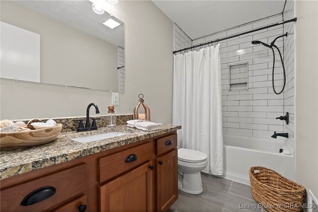 2080 Edgewood Drive, Charlestown, IN 47111