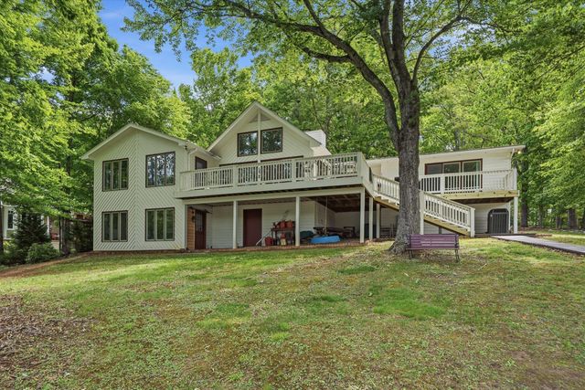 214 Twin Chimneys DR, Wirtz, VA 24184
