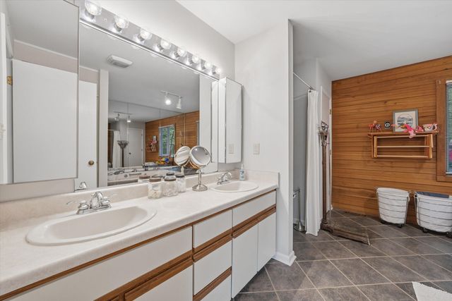 214 Twin Chimneys DR, Wirtz, VA 24184