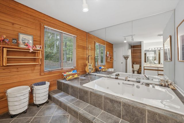 214 Twin Chimneys DR, Wirtz, VA 24184