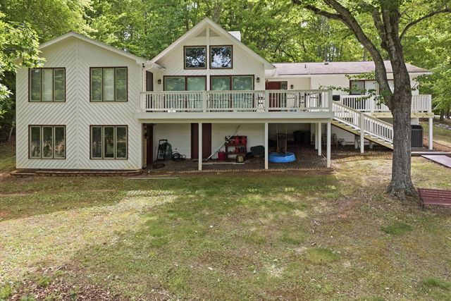 214 Twin Chimneys DR, Wirtz, VA 24184