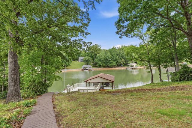214 Twin Chimneys DR, Wirtz, VA 24184